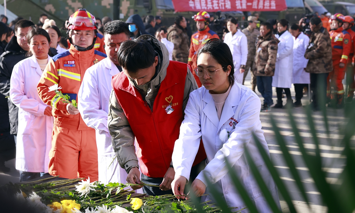 Gansu holds mourning events for victims of 6.2-magnitude earthquake(图2)