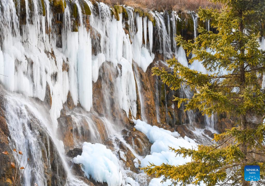 Intl tourism festival featuring frozen waterfalls opens at Jiuzhaigou National Park(图2)
