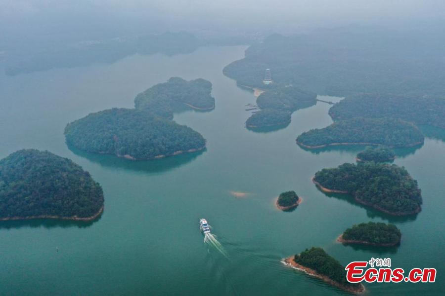 Mist-shrouded Lushan Xihai scenic spot in Jiangxi(图1)