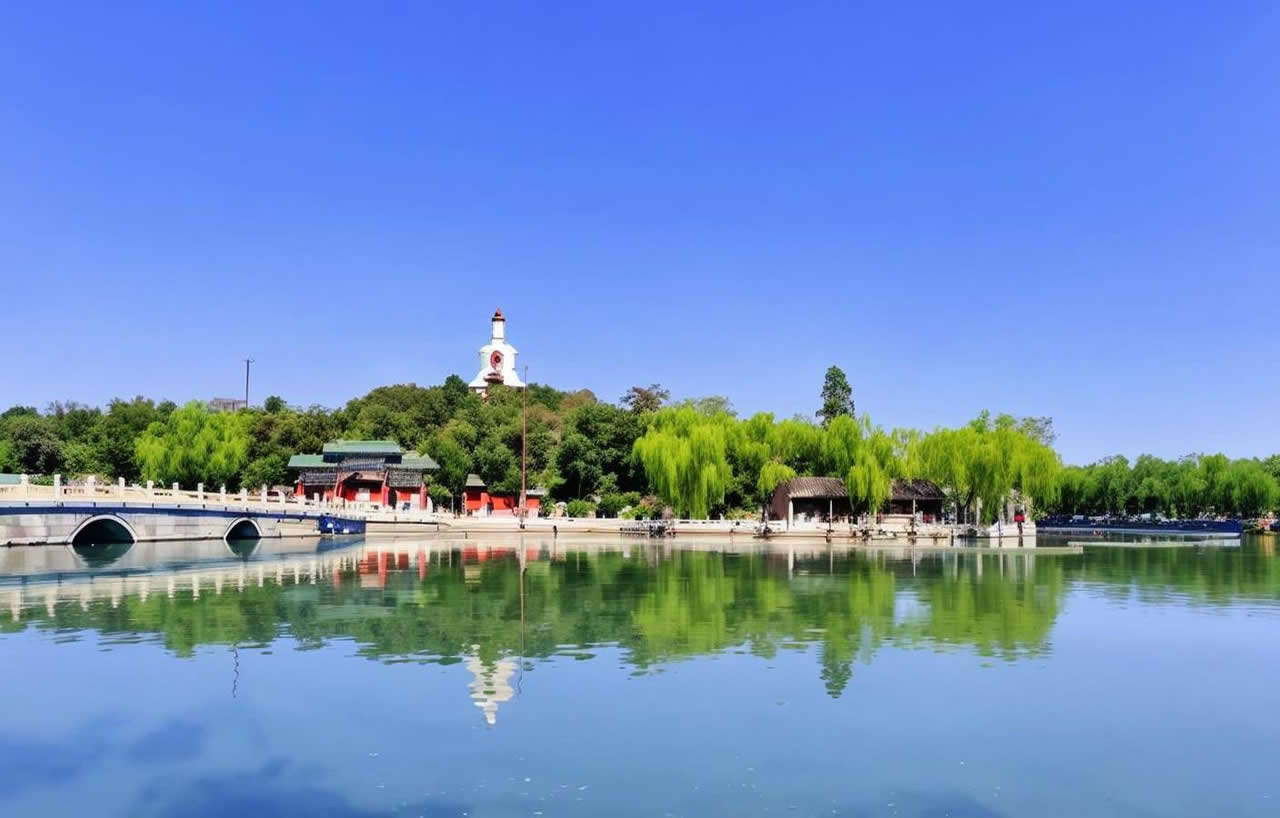 Beihai Park Travel Guide: Royal Gardens Not to be Missed(图1)