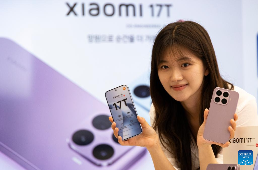 Xiaomis new smartphone presented during launching event at Xiaomi store in Seoul(pic3) Xiaomis new smartphone presented during launching event at Xiaomi store in Seoul(pic3)