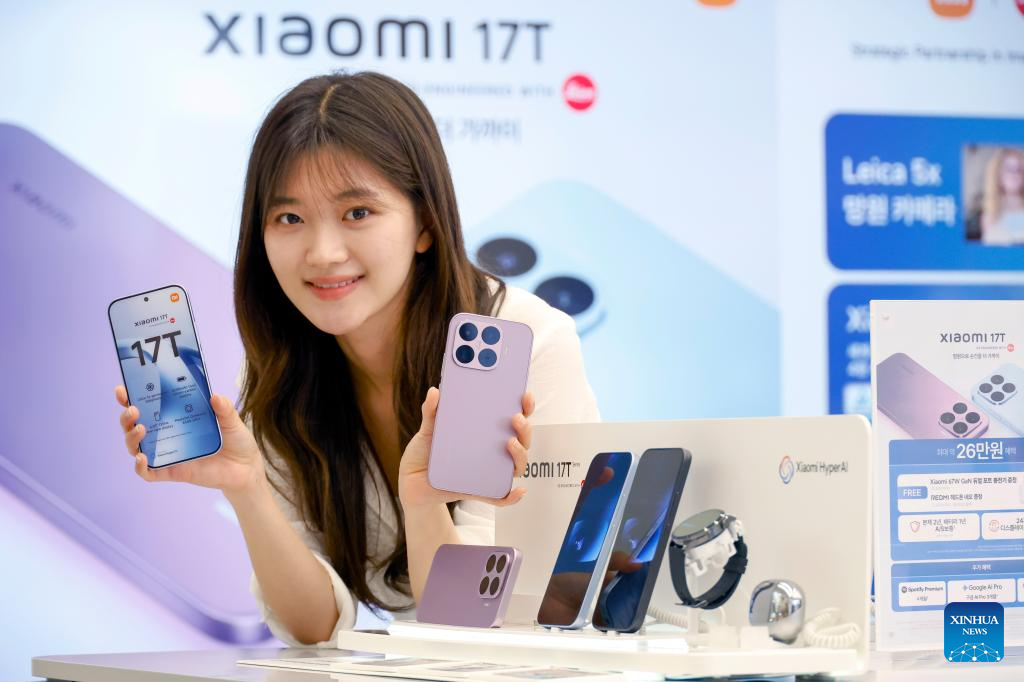 Xiaomis new smartphone presented during launching event at Xiaomi store in Seoul(pic4) Xiaomis new smartphone presented during launching event at Xiaomi store in Seoul(pic4)